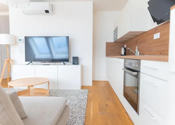 Airconditioned Penthouse Apartment