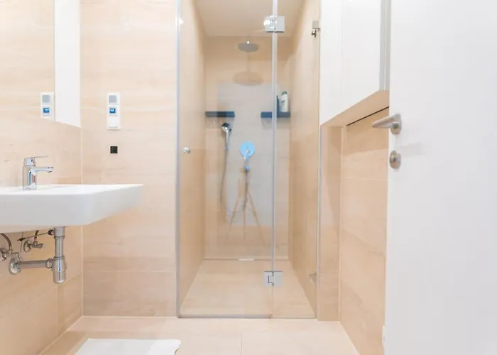 Airconditioned Penthouse Apartment