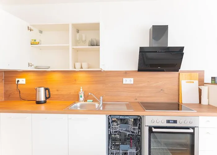 Airconditioned Penthouse Apartment *